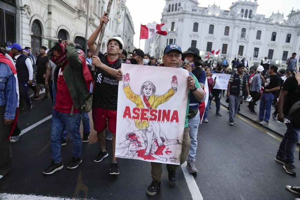 Proteste e scontri in Peru contro l'arresto del Presidente Castillo  / ASSOCIATED PRESS/LAPRESSE