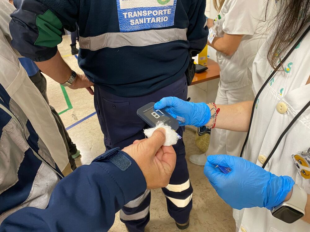 Las autoridades sanitarias y miembros de la Asociación Provincial de Diabetes atendieron la mesa informativa instalada en el hall del Hospital Universitario, donde también se realizaron tomas de glucosa.