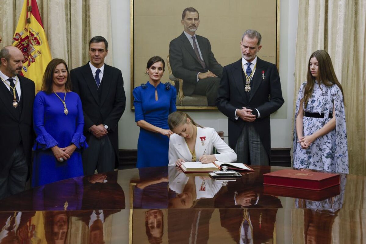 La princesa Leonor jura la Constitución en el Congreso  / BALLESTEROS