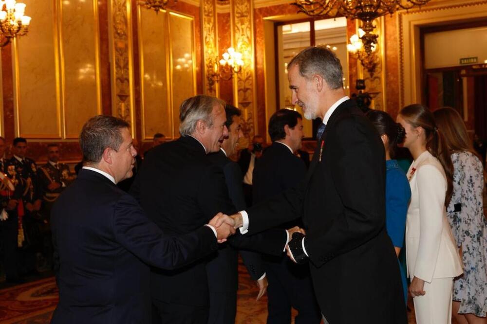 El presidente de Castilla-La Mancha, Emiliano García-Page, ha asistido al juramento de la Constitución Española por Su Alteza Real la princesa de Asturias ante las Cortes Generales, en el Congreso de los Diputados.