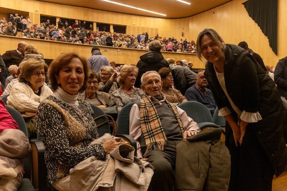 La alcaldesa, Ana Guarinos, y otros concejales del equipo de Gobierno compartieron este espectáculo con el público asistente.