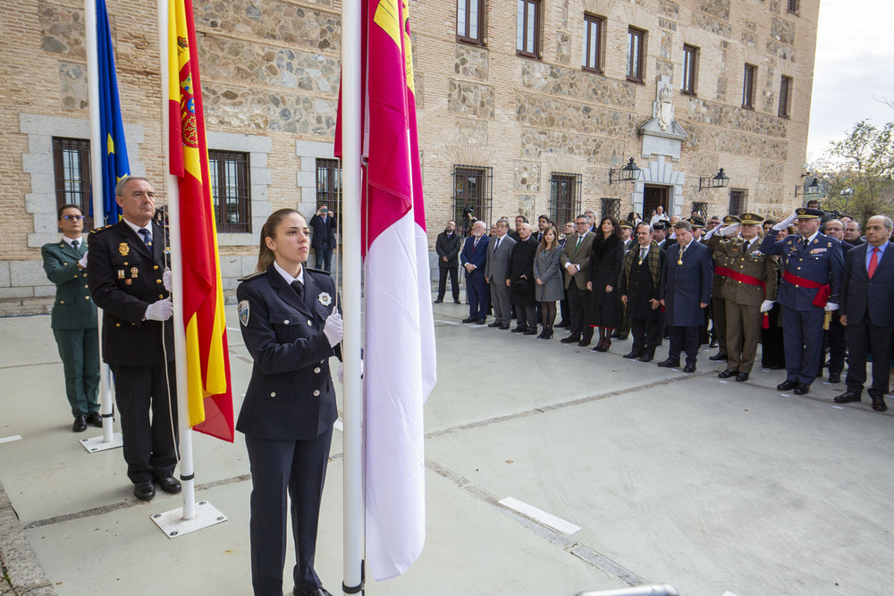 Izado, himno de España y pasodoble por la Constitución