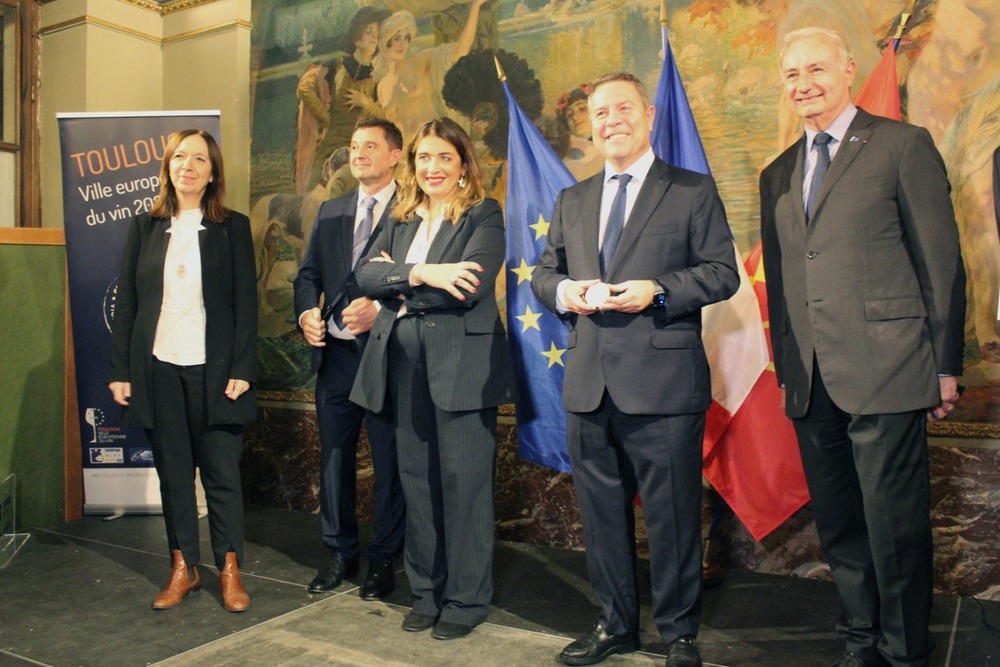 Page, miembro de la Hermandad del Vino del Suroeste francés