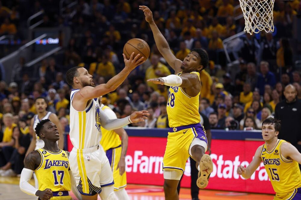 NBA Playoffs - Los Angeles Lakers at Golden State Warriors  / JOHN G. MABANGLO