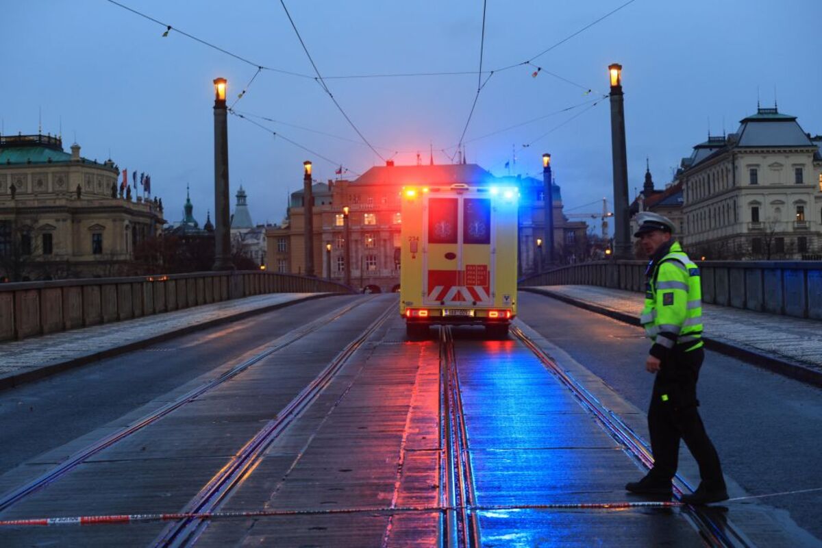 Several dead in central Prague shooting  / MARTIN DIVISEK