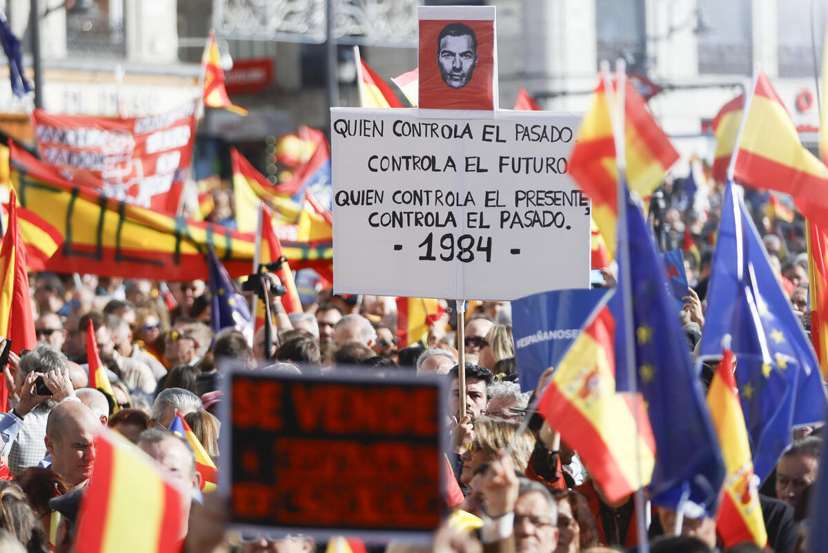 La derecha convoca protestas en toda España contra la amnistía a los independentistas catalanes  / MARISCAL AGENCIA EFE