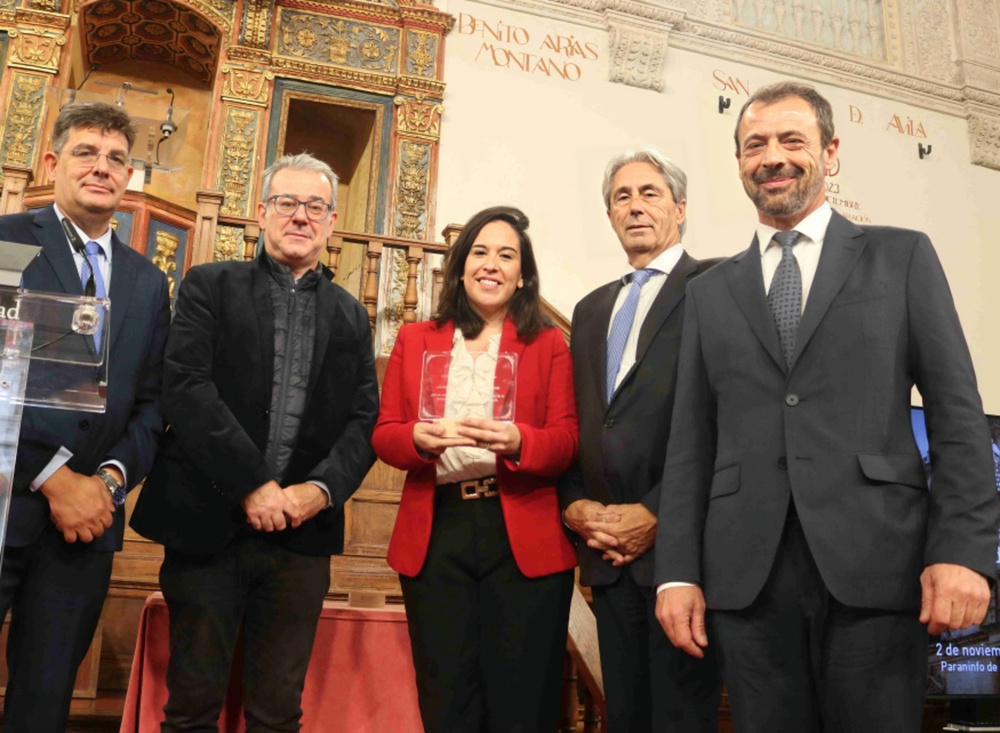 Imágenes de la entrega de ambos reconocimientos a representantes de la Junta y del Ayuntamiento de Guadalajara.