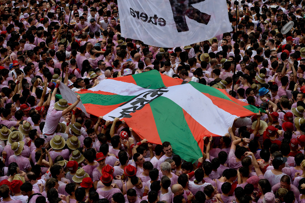 Pamplona cuenta las horas para unos Sanfermines con cifras previas a la pandemia  / ELOY ALONSO