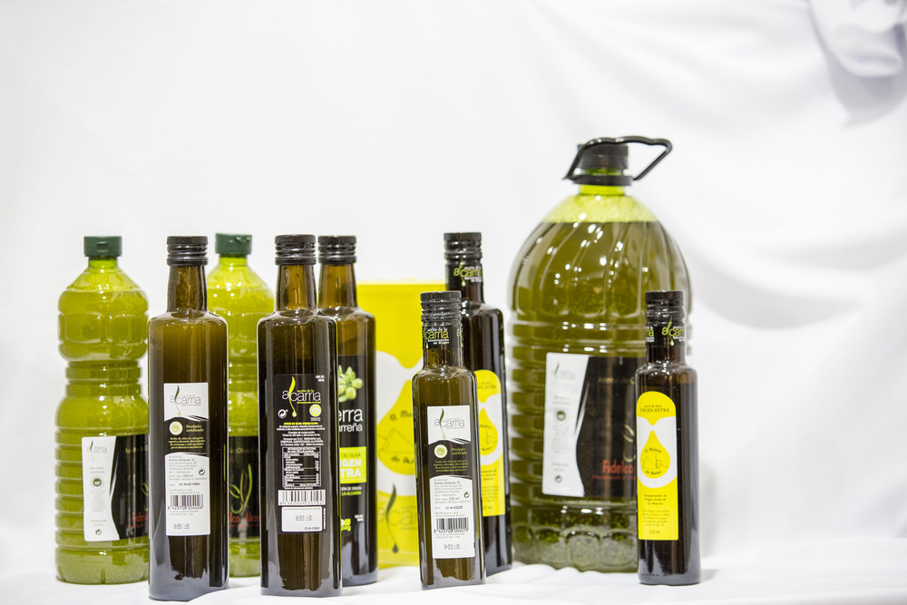 En las últimas semanas, muchos consumidores han hecho acopio de botellas y garrafas de aceite de oliva ante el temor de que los precios de estos productos continúen subiendo y de que haya escasez.