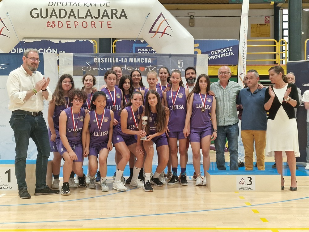 El acto de entrega de las distintas modalidades y categorías deportivas de este campeonato se celebró en el polideportivo San José.