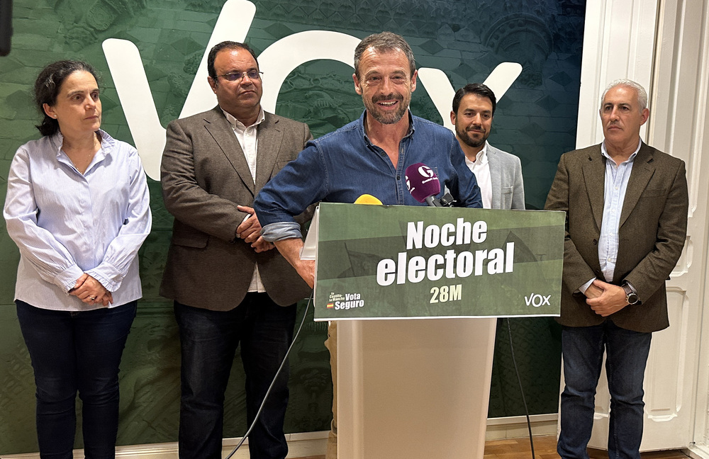 Imágenes de los candidatos a la alcaldía por PSOE, PP y Vox durante la noche electoral del 28-M.