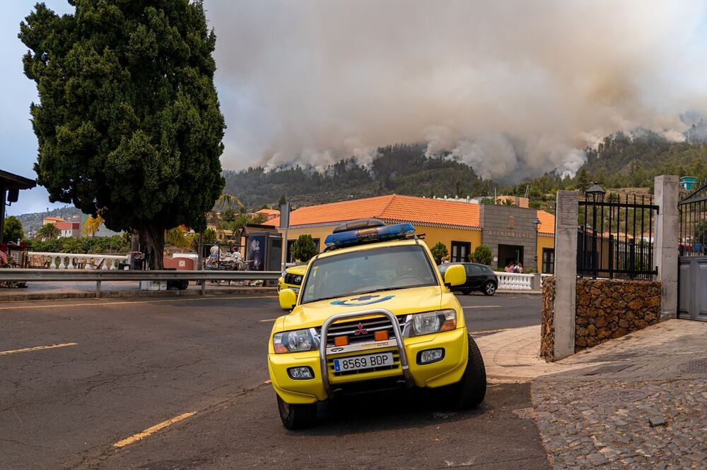 Sin control el incendio de La Palma   / EUROPA PRESS