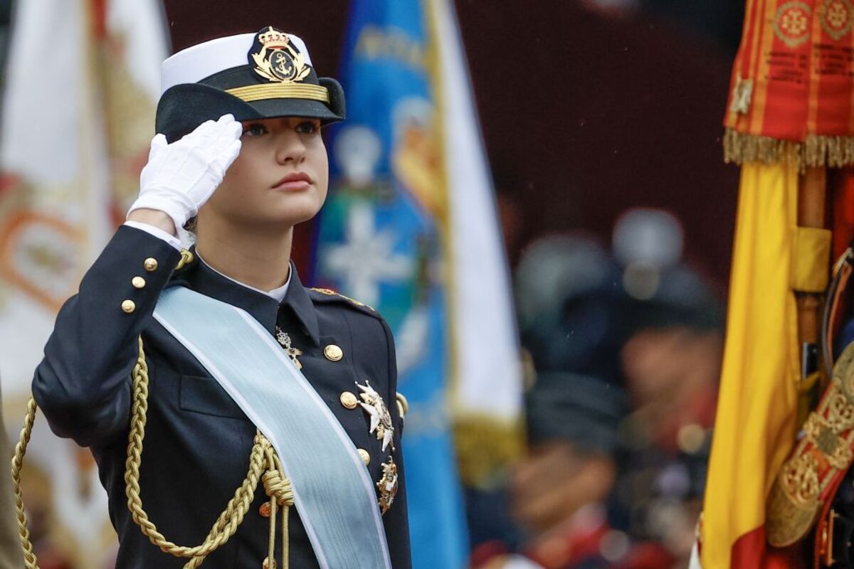 Madrid acoge el desfile de la Fiesta Nacional con la vista puesta en el cielo  / CHEMA MOYA