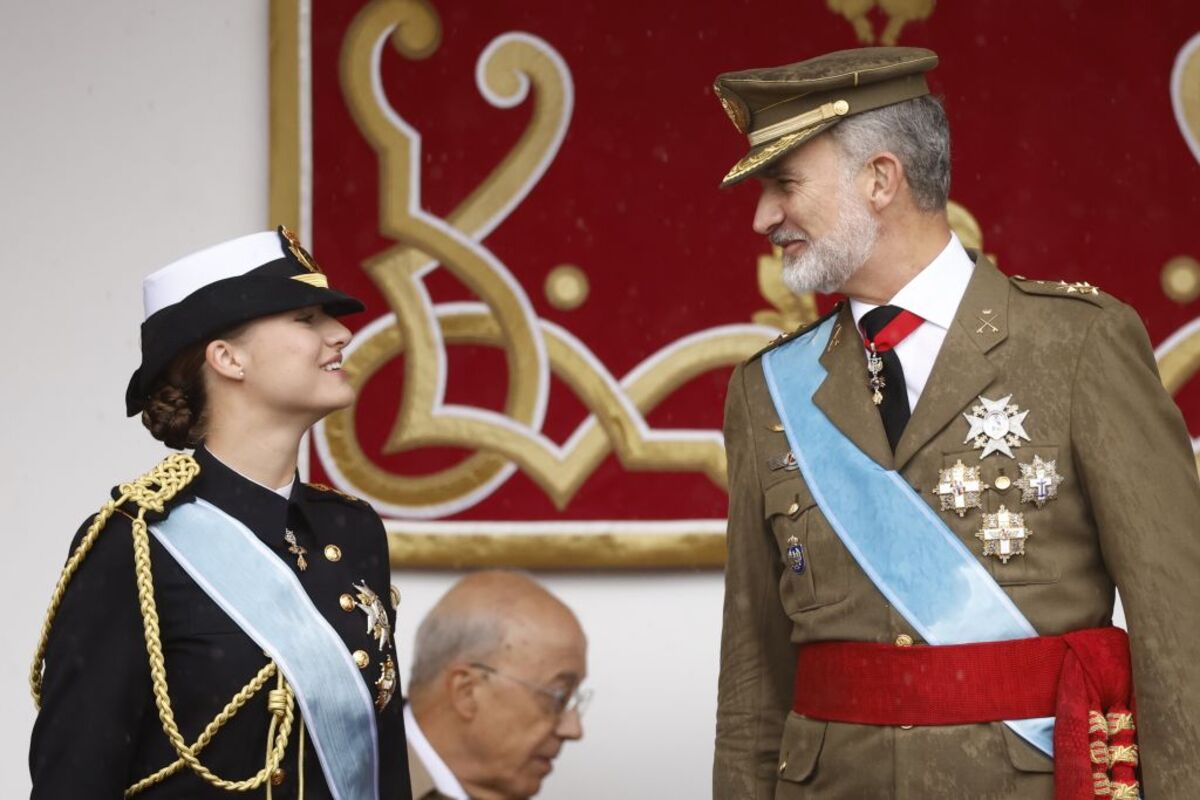 Madrid acoge el desfile de la Fiesta Nacional con la vista puesta en el cielo  / DANIEL GONZÁLEZ