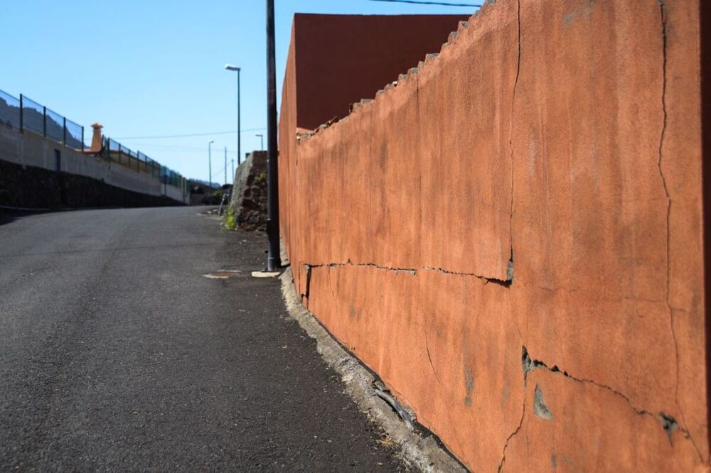  Fotografía de archivo del barrio de Corazoncillo, en El Paso, uno de los afectados por las grietas que se abrieron un año después de la erupción y que ahora se ha descubierto que se deben a que está situado encima de una de las fallas.