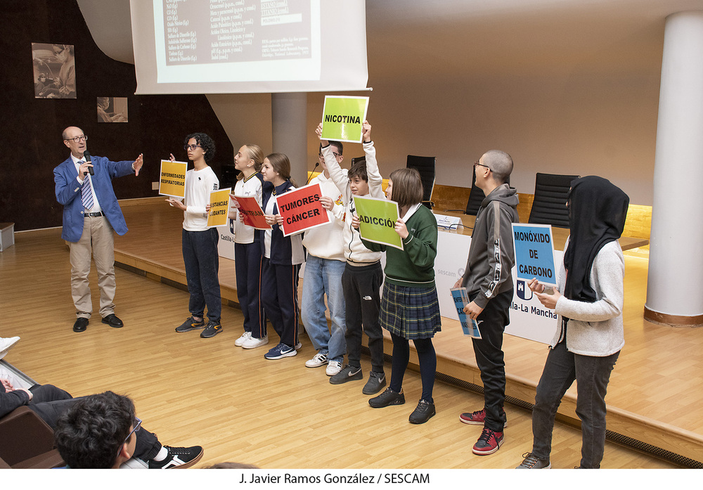 Unos 200 estudiantes de los IES Castilla y Cardenal Cisneros asistieron a esta propuesta formativa celebrada en el salón de actos del Hospital Universitario.