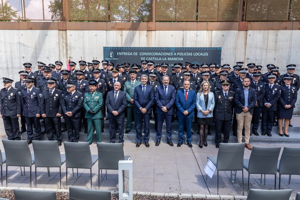 Robles destaca la adaptación de la policía local a la sociedad