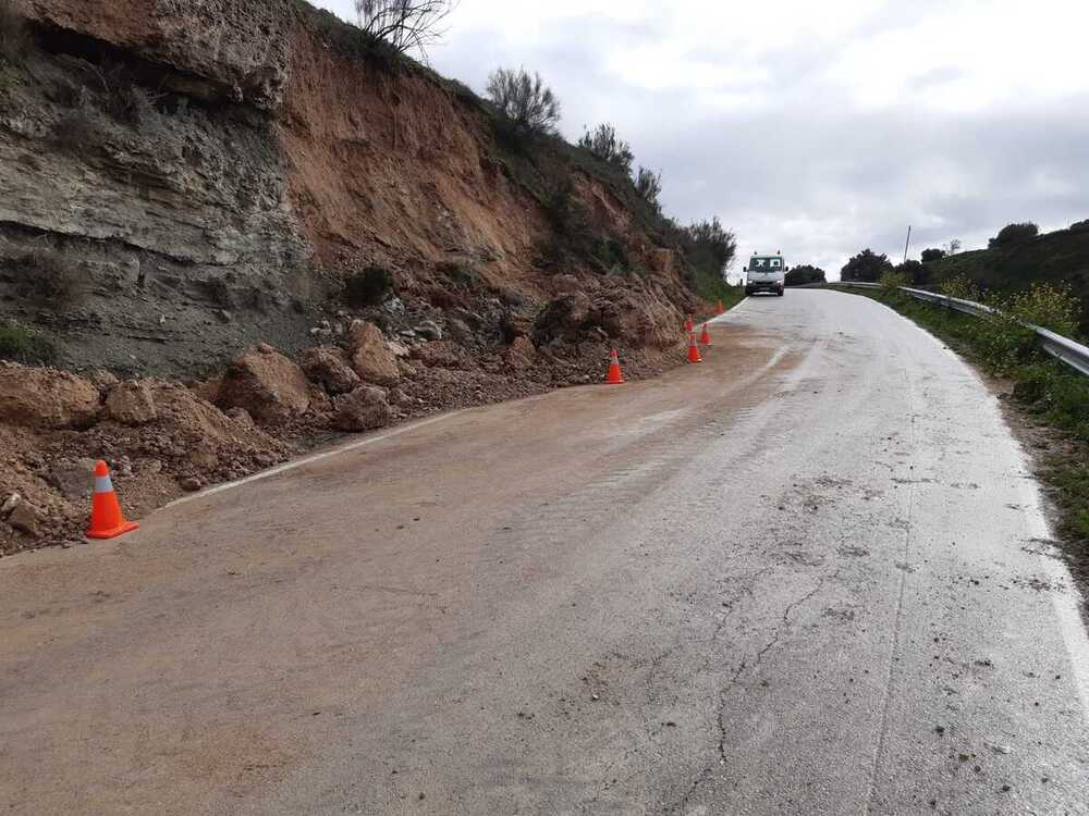 Las bridadas provinciales se vieron obligadas a actuar en varias carreteras por las intensas lluvias durante la Semana Santa 