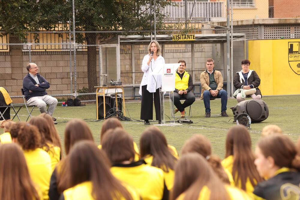 La alcaldesa reconoció la labor del club en la formación a través de los valores del deporte.