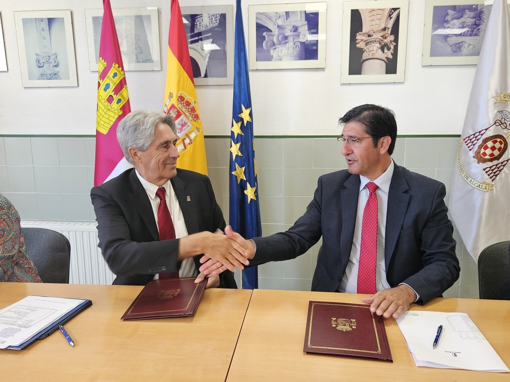 Acto de la firma del acuerdo entre el Gobierno de Castilla-La Mancha y la Universidad de Alcalá