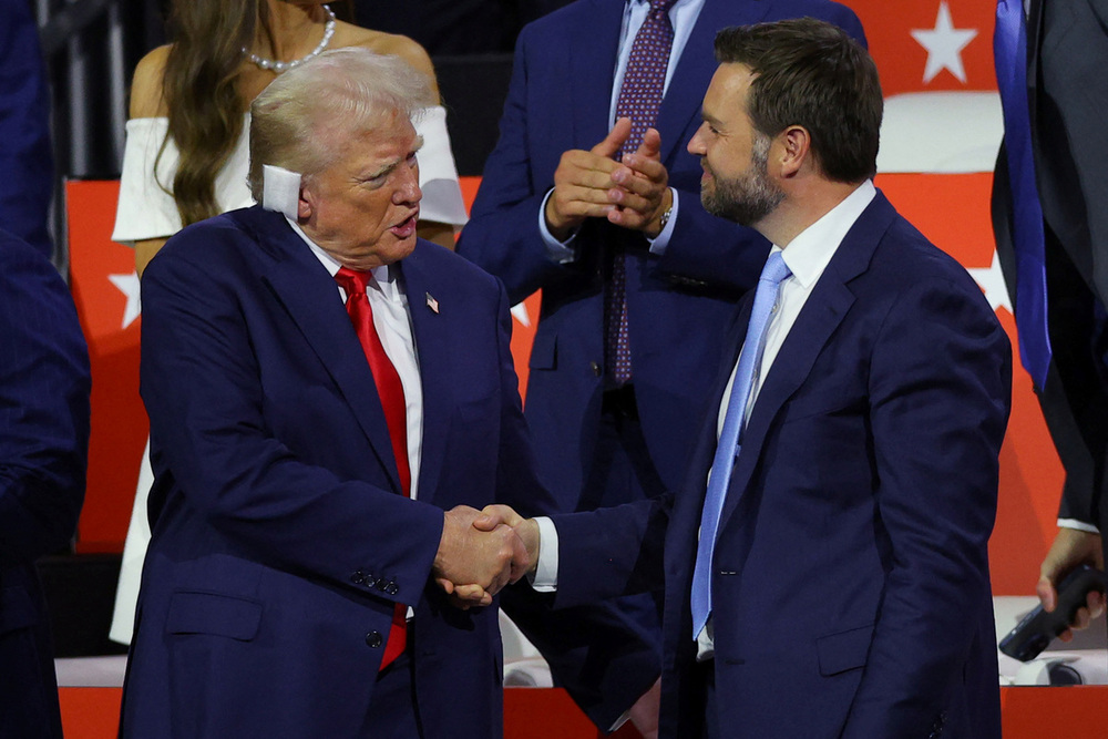 Donald Trump junto al aspirante a vicepresidente J. D. Vance