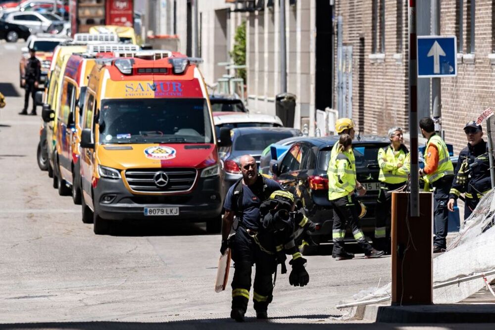 Dos muertos al caer el forjado de un edificio en Madrid