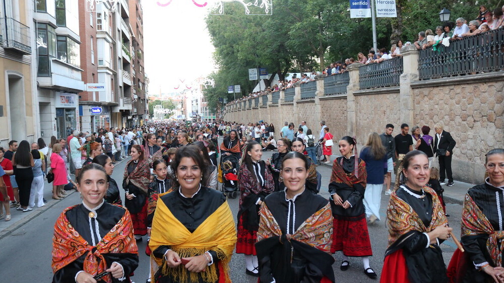 Varios momentos de la procesión de la Virgen de la Antigua, patrona de Guadalajara.