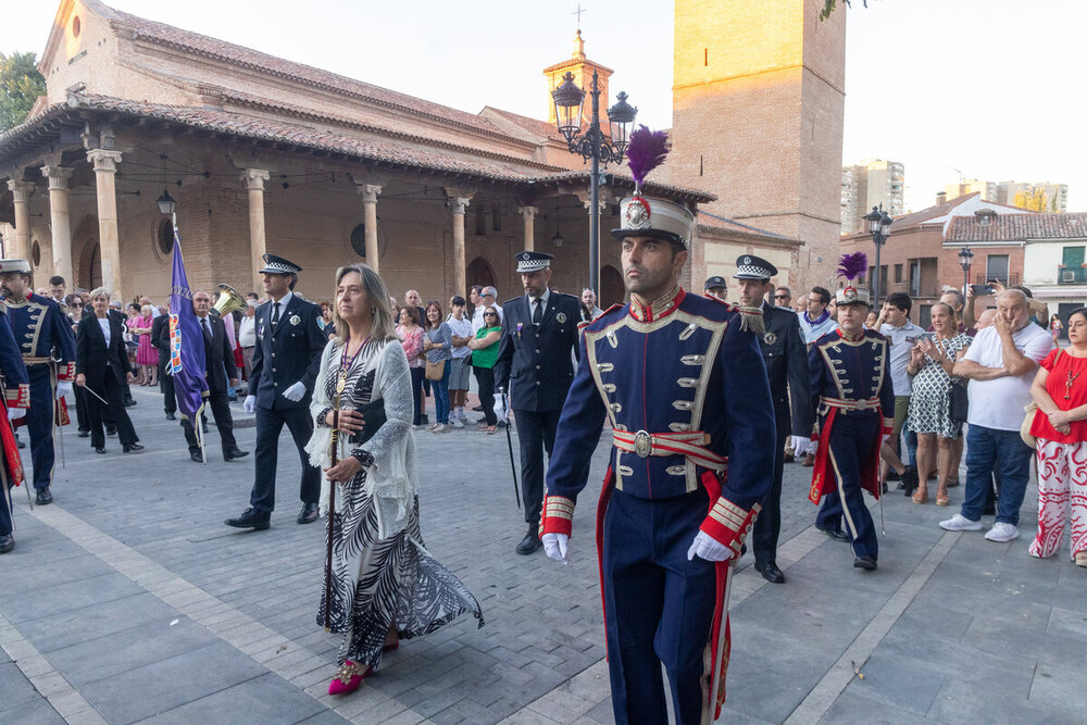 Varios momentos de la procesión de la Virgen de la Antigua, patrona de Guadalajara.