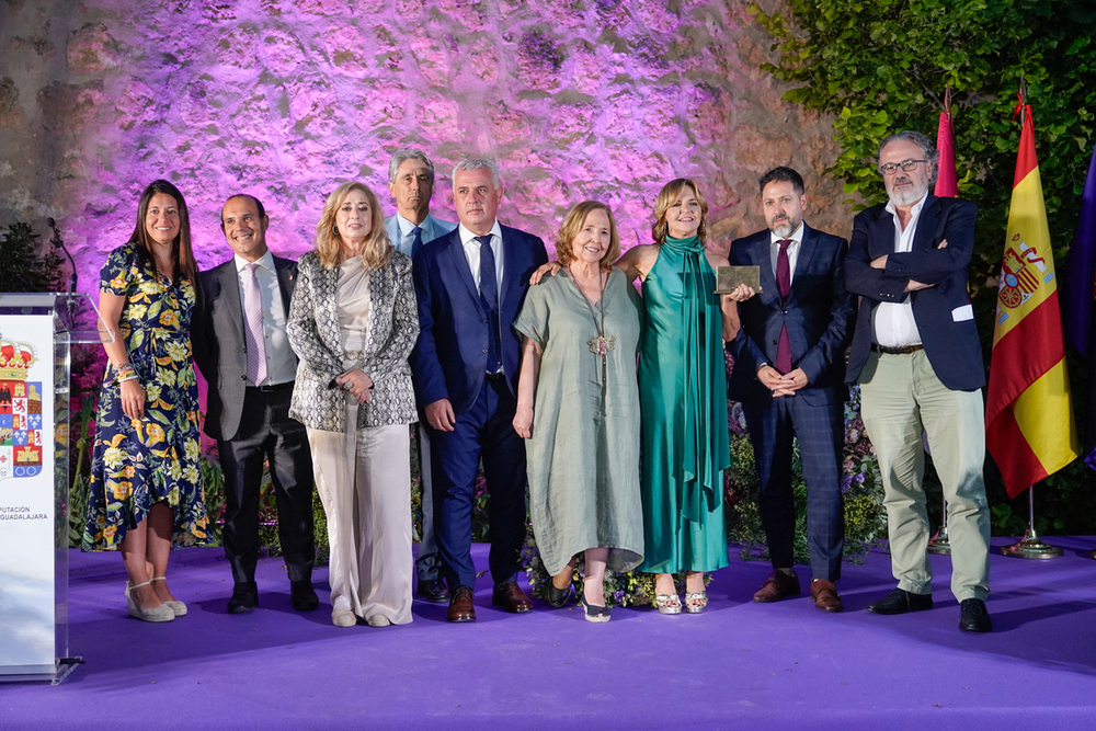 Almudena Ariza recibe el Premio 'Cátedra Manu Leguineche' en Brihuega