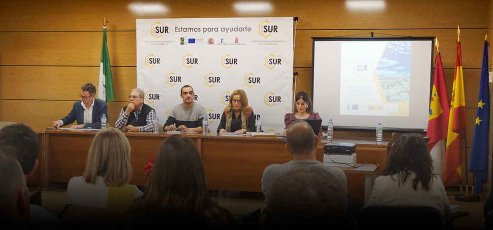 Imágenes de la asamblea que se celebró en Chiloeches.