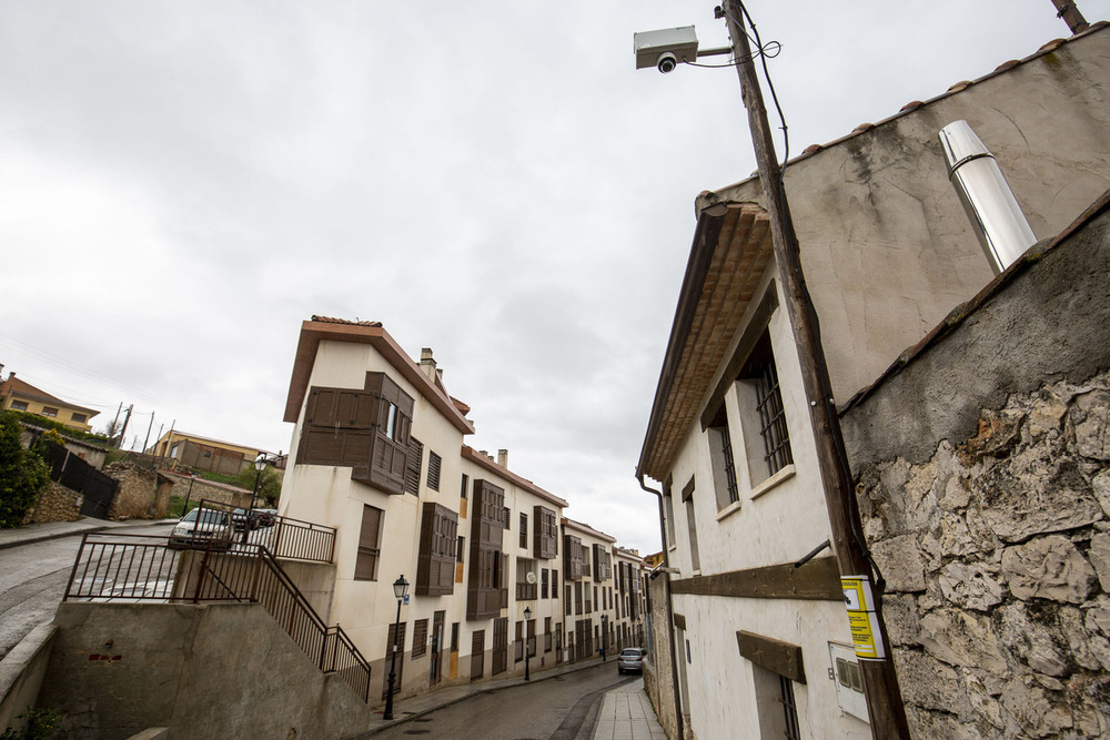 Fotografías de archivo de ejemplos de cámaras de seguridad instaladas en municipios de la provincia.