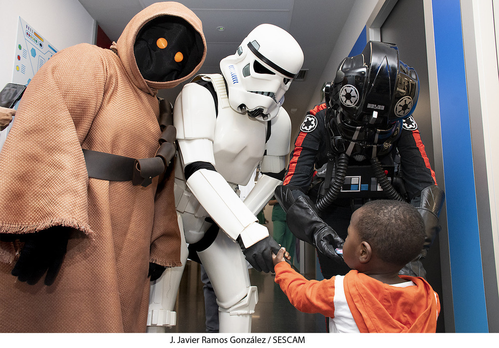 Los personajes de ‘Star Wars’ visitan el Hospital