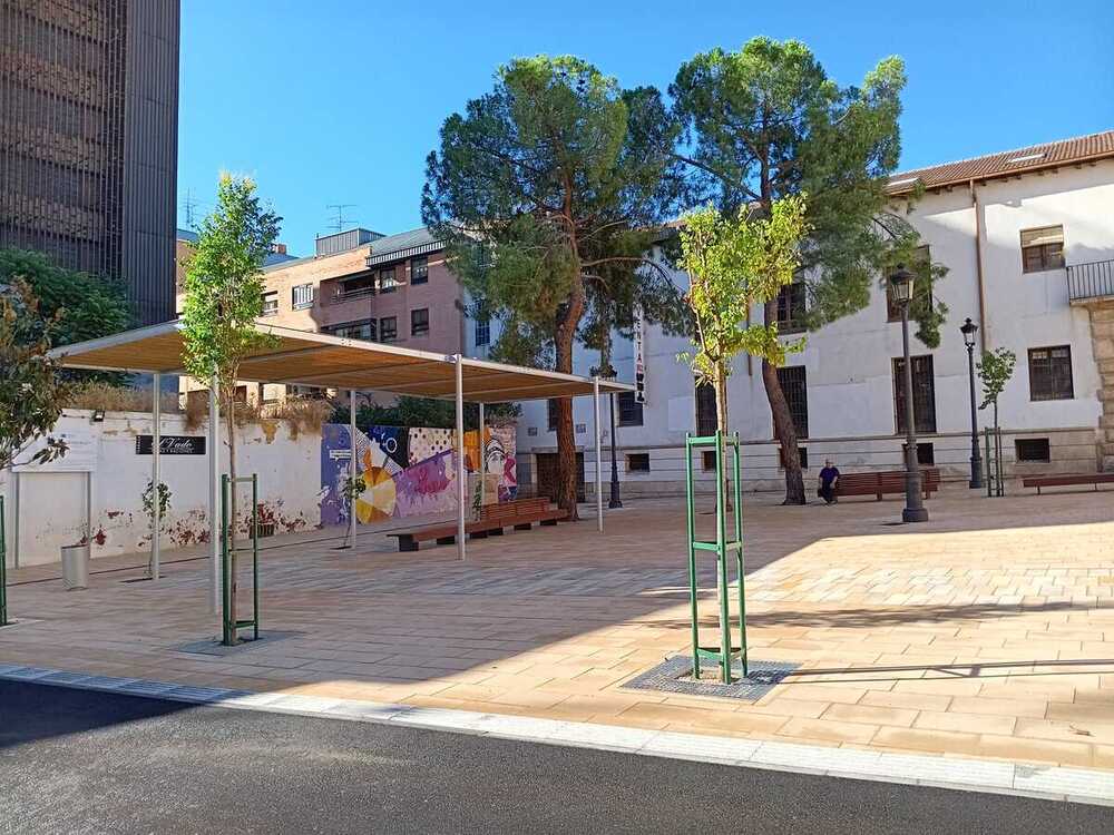 Las plazas Prim y San Esteban vuelven a ser transitables tras una importante remodelación integral