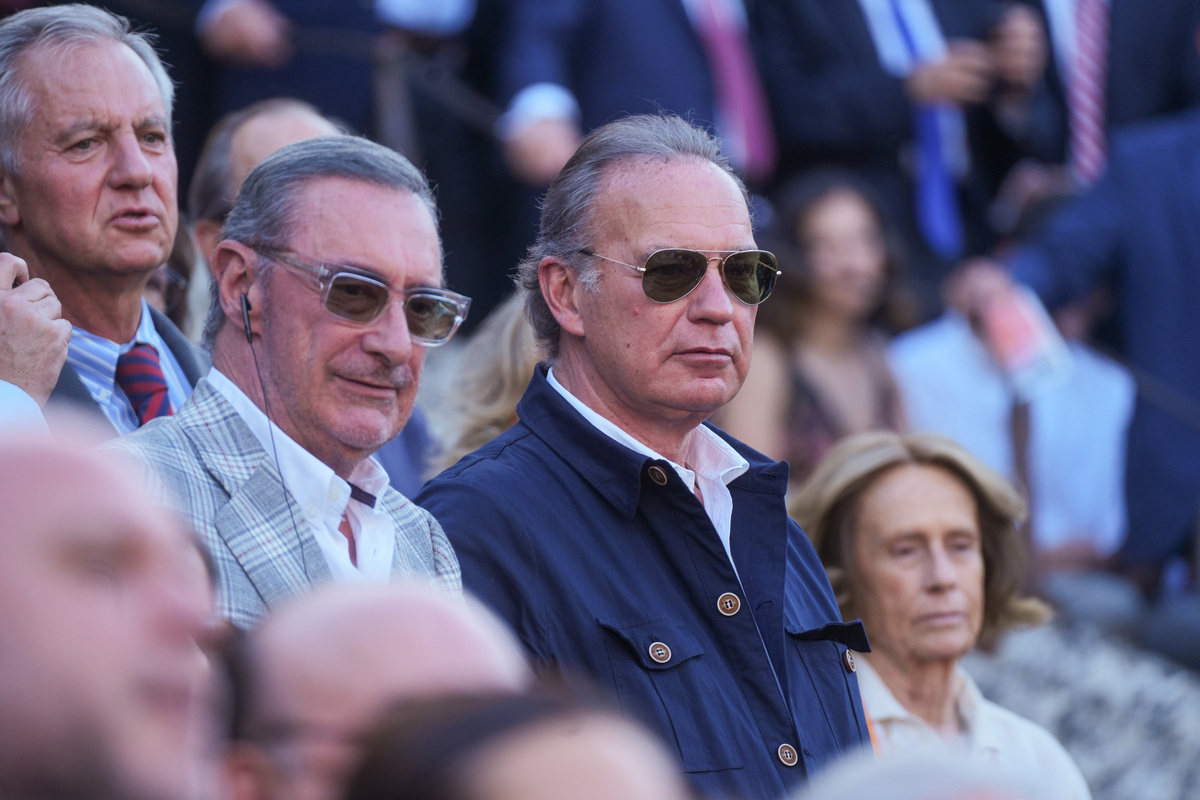 Corrida de toros de Victorino Martín para los diestros Manuel Escribano, Borja Jiménez y Roca Rey en la Maestranza de Sevilla  / FRANCISCO J. OLMO