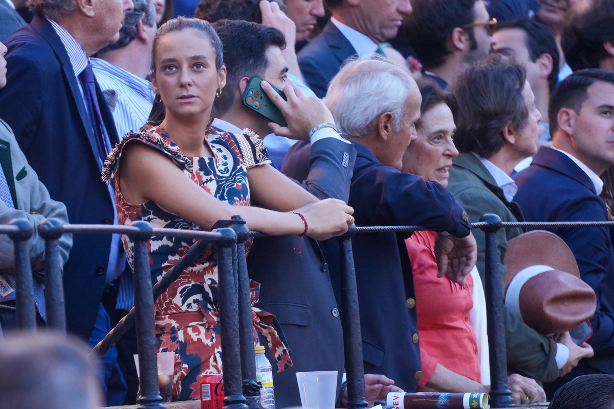 Corrida de toros de Victorino Martín para los diestros Manuel Escribano, Borja Jiménez y Roca Rey en la Maestranza de Sevilla  / FRANCISCO J. OLMO