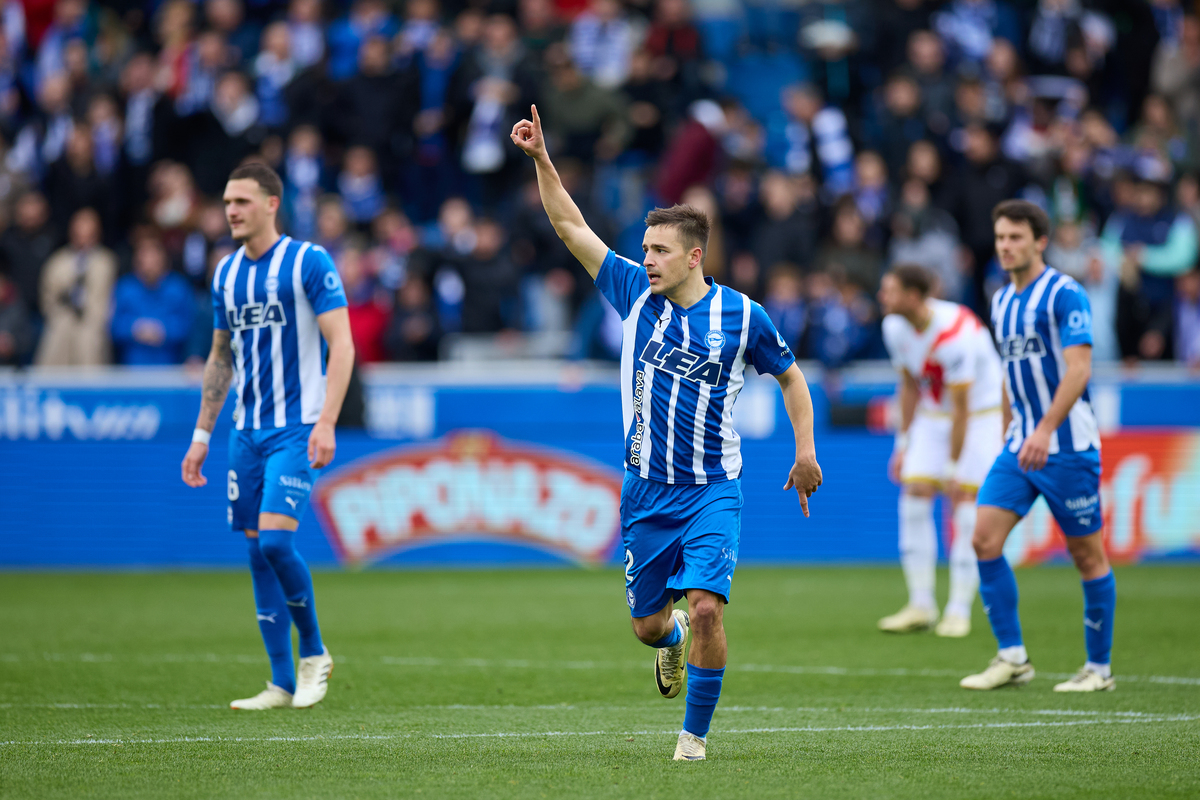 Deportivo Alaves v Rayo Vallecano - LaLiga EA Sports  / AFP7 VÍA EUROPA PRESS