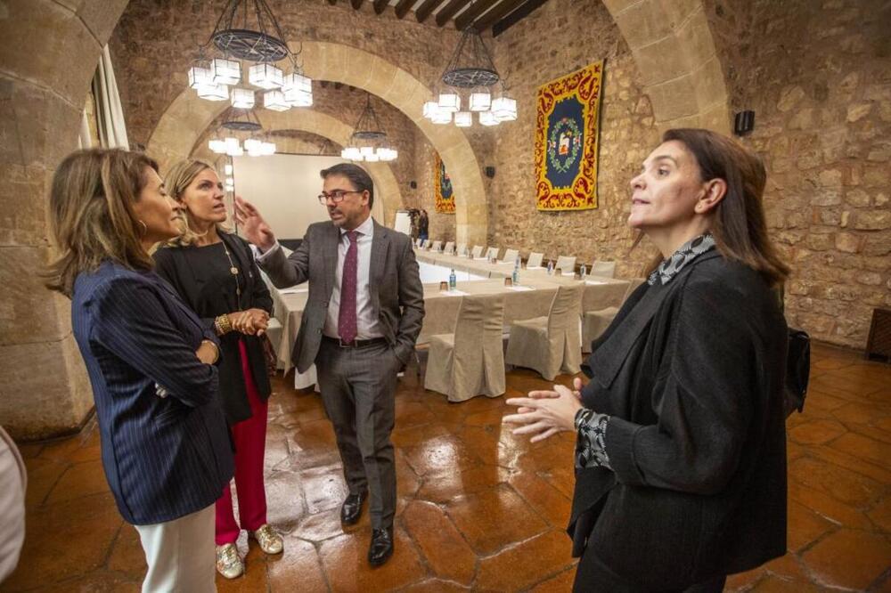 Visita de la presidenta de Paradores al Parador de Turismo de Sigüenza 