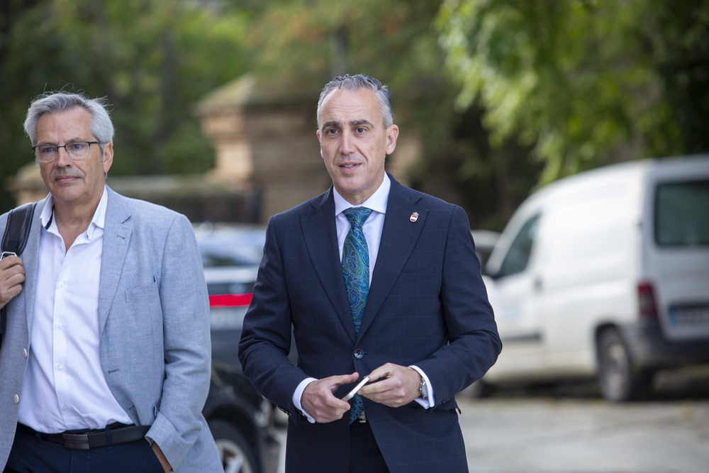 El alcalde de Puertollano, Miguel Ángel Ruiz, llegando a las Cortes