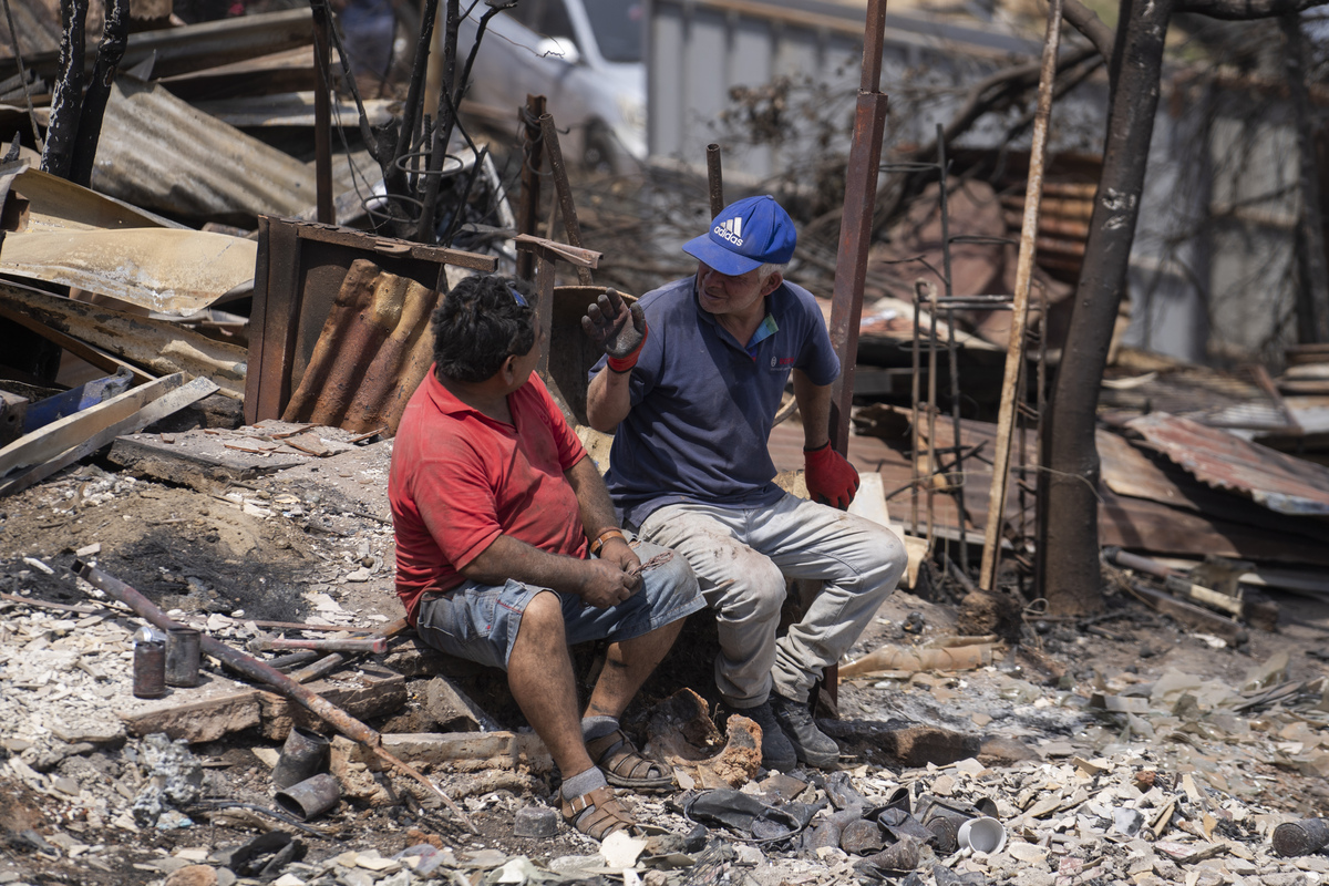 Aumentan a 56 los muertos en los devastadores incendios de Valparaíso en Chile  / ADRIANA THOMASA