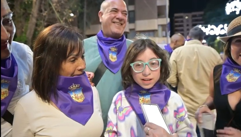 El Ayuntamiento busca popularizar el uso del pañuelo morado en las Ferias en niños y grandes