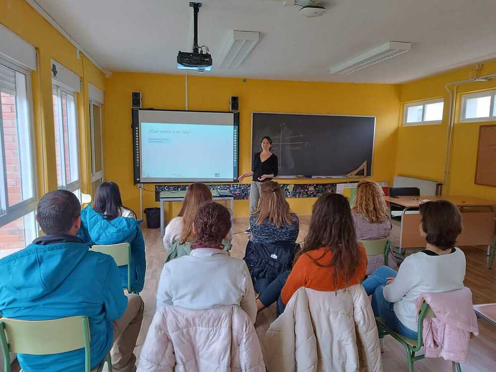 Taller de formación para padres de la asociación Tsis impartido en Tendilla.