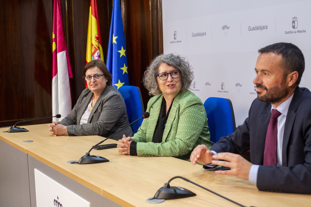 Reunión de trabajo de la consejera de Desarrollo Sostenible con los colectivos reivindicativos de la conexión Alcorlo-Beleña