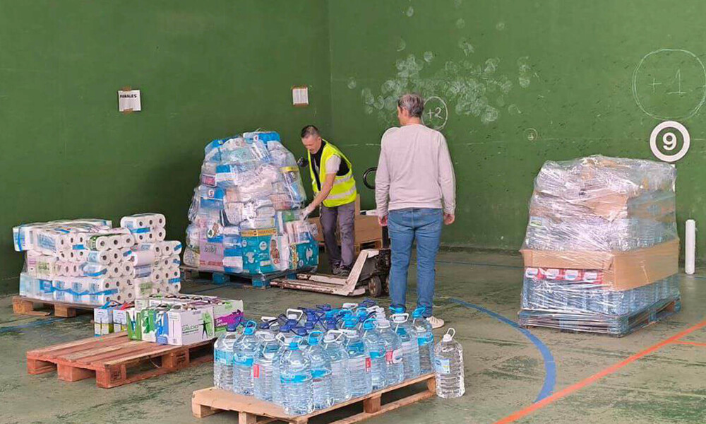 Imágenes del tráiler y el material enviado desde el PCMMI en apoyo al Ejército desplegado en la zona afectada por la DANA y puntos de recogida habilitados en Cabanillas y Alovera.