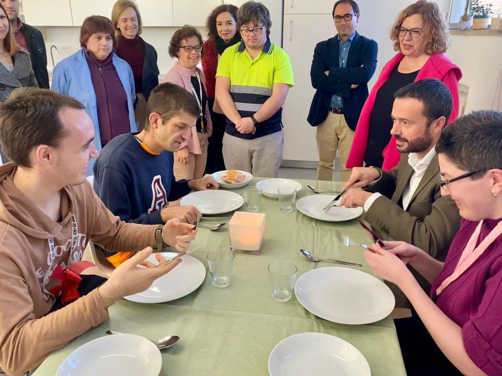 Este recurso permitirá a las personas usuarias de los talleres ocupacionales y el Centro de Día para mayores de 50 años con discapacidad de ‘Las Encinas’ adquirir confianza y autonomía en tareas básicas.