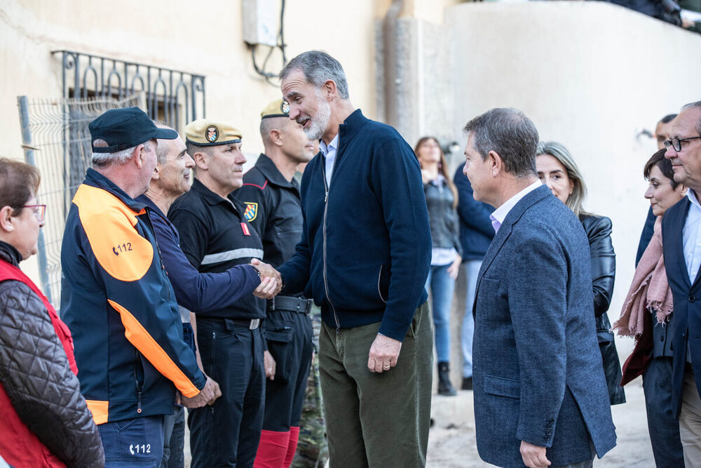 Los reyes visitan la zona cero de los derrumbamientos en Letur