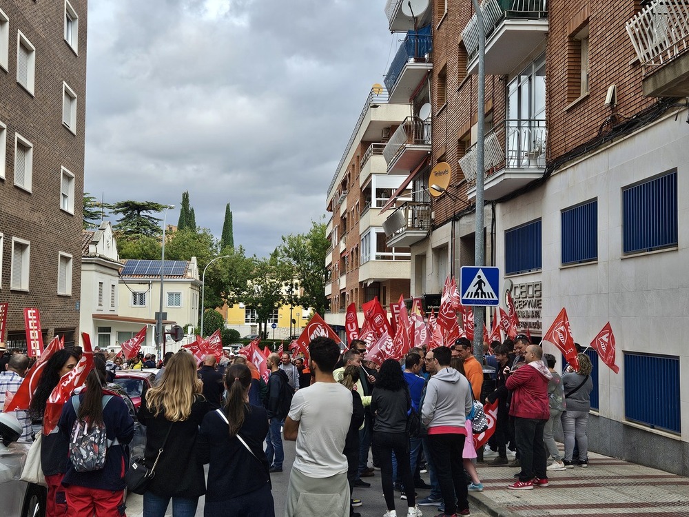 Los sindicatos reclaman ante la CEOE la reducción de la jornada laboral 