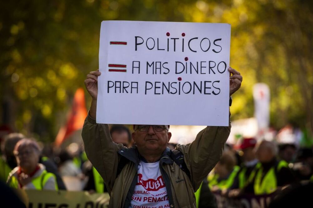 Los pensionistas protestan contra la 