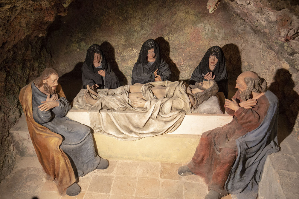 La Cueva de los Judíos cuenta con un total de 12 representaciones con 75 esculturas.