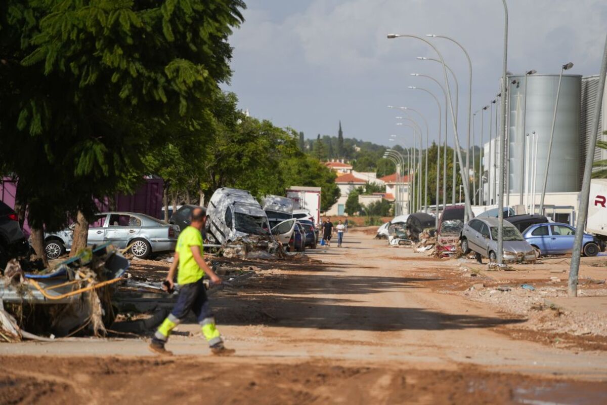 La DANA deja más de un centenar de víctimas mortales en Valencia   / JORGE GIL