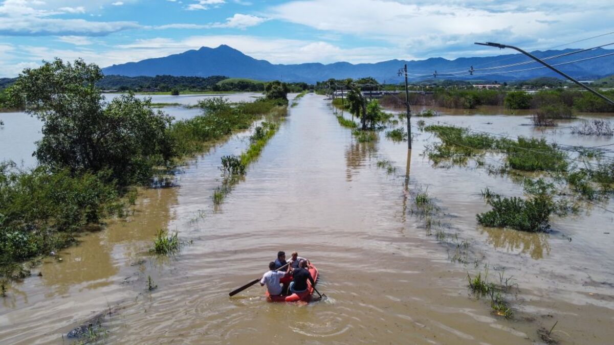 Al menos 11 fallecidos en Río de Janeiro por las lluvias torrenciales  / ANDRÉ COELHO